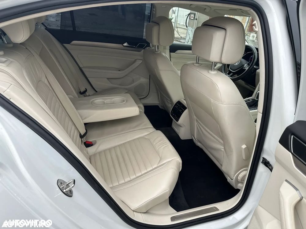 Volkswagen Passat - 9
