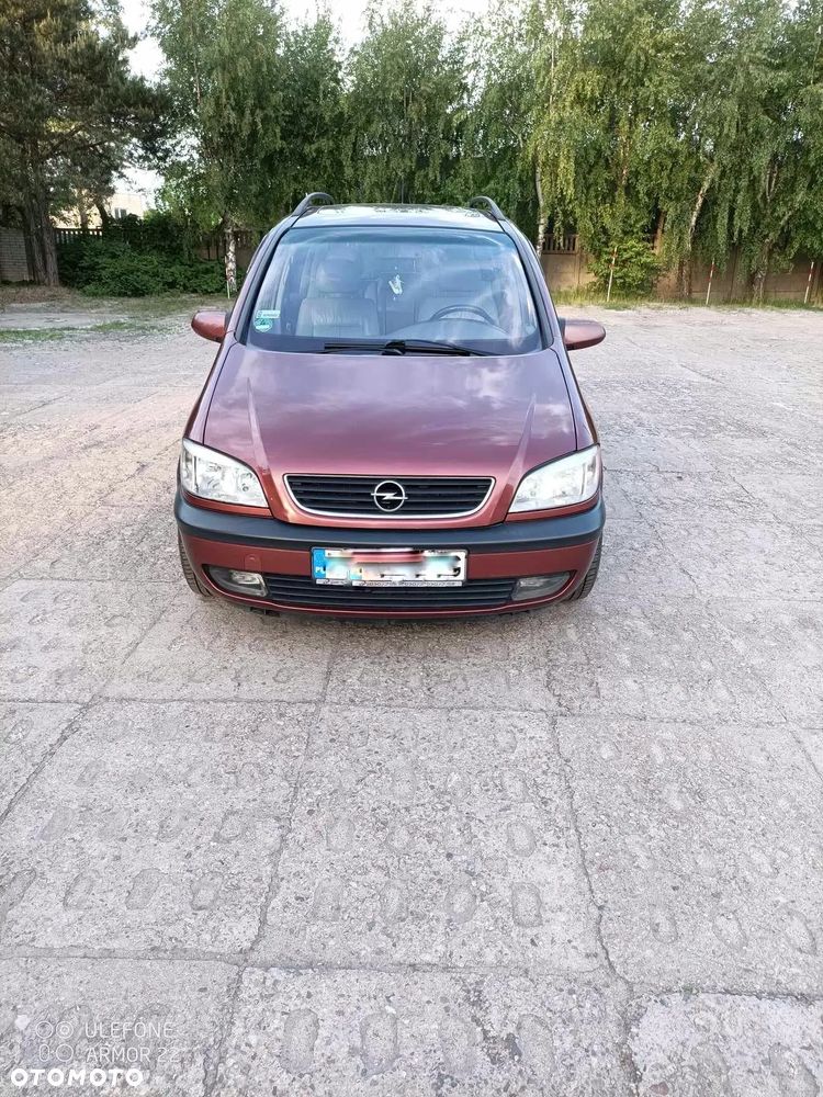 Opel Zafira 2.2 Executive - 1