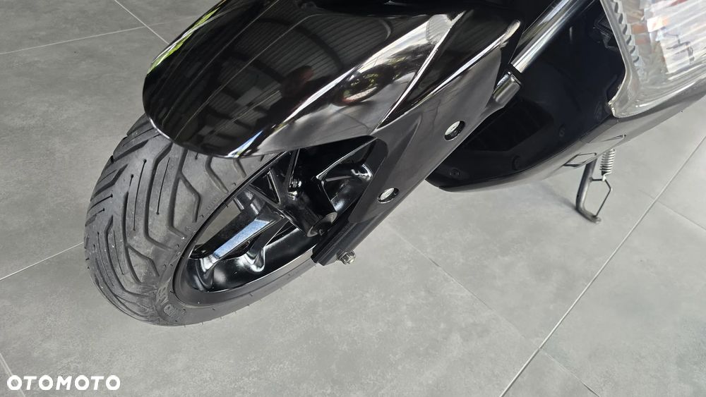 Yamaha NMAX - 4
