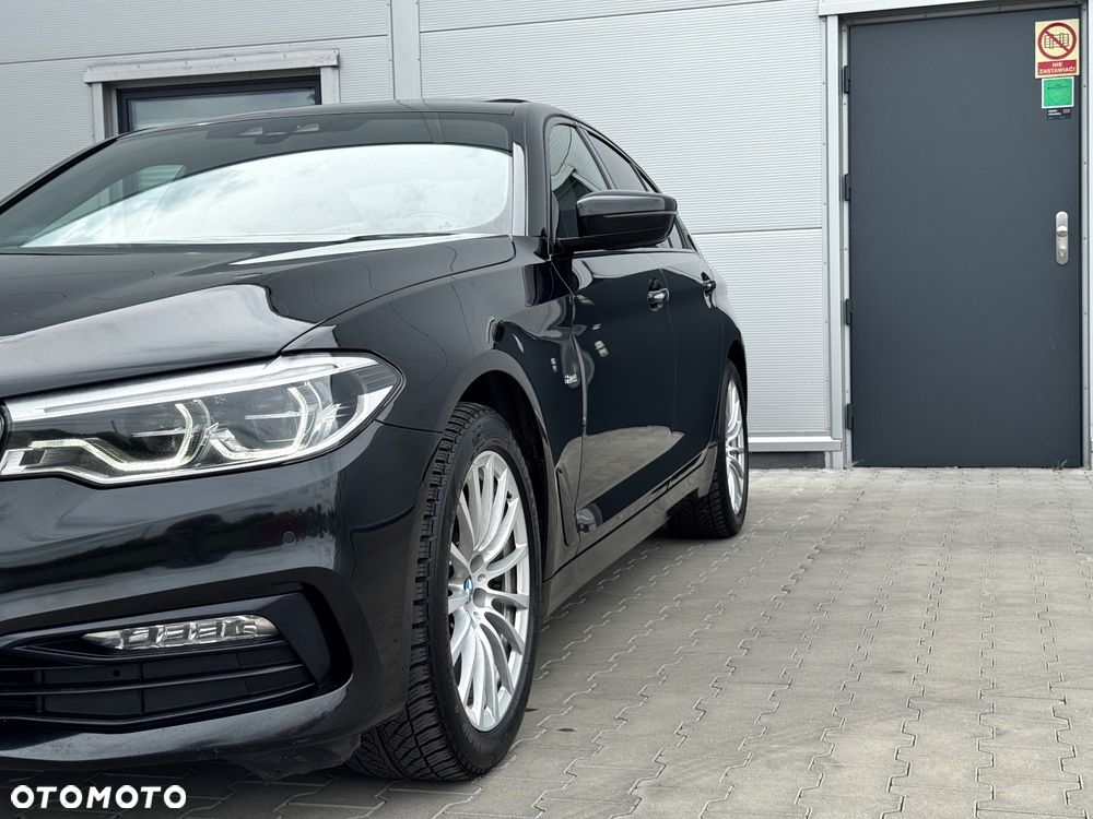 BMW Seria 5 520d Sport Line - 36