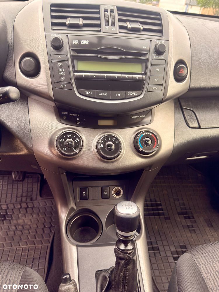 Toyota RAV4 - 6