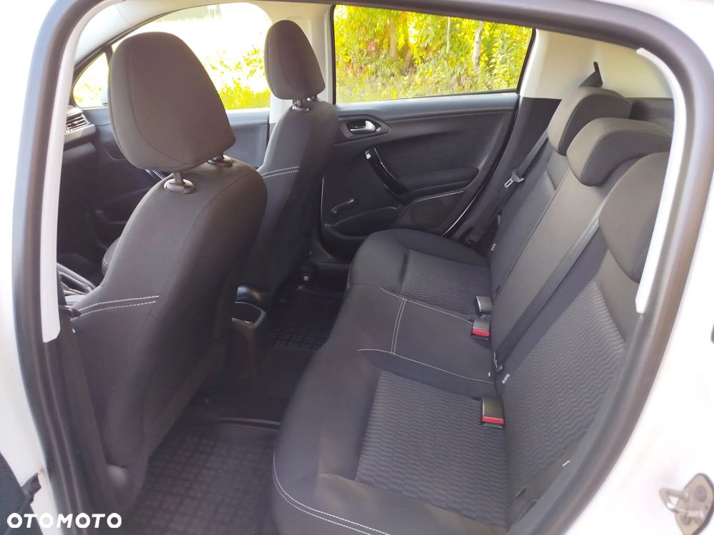 Peugeot 208 1.6 BlueHDi Allure S&S - 5