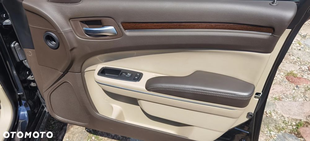 Lancia Thema 3.0CRD Executive - 16