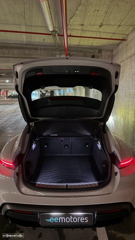 Porsche Taycan Cross Turismo 4 - 13