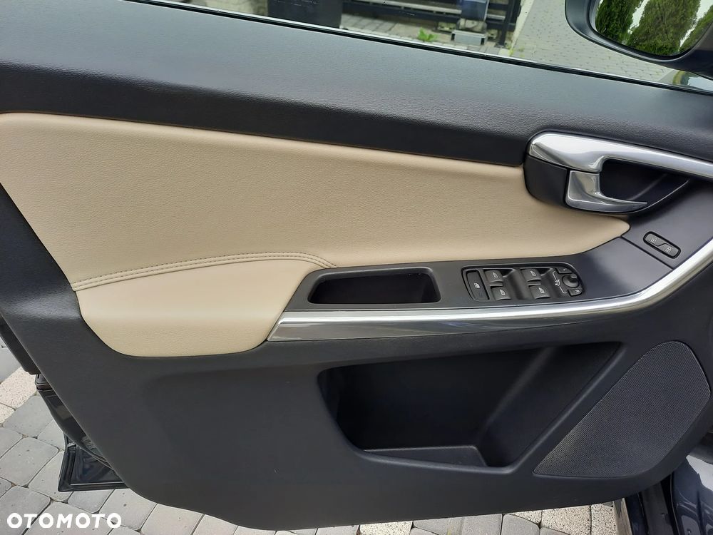 Volvo XC 60 D4 AWD Momentum - 21