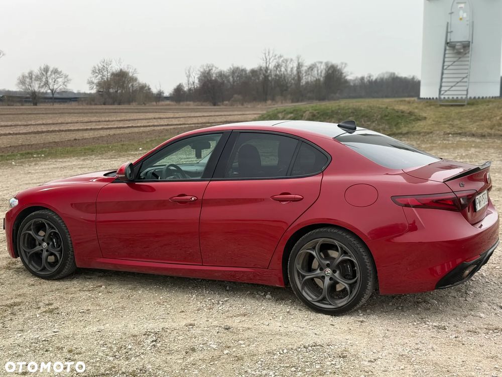 Alfa Romeo Giulia 2.0 Turbo 16V AT8-Q4 Ti - 4