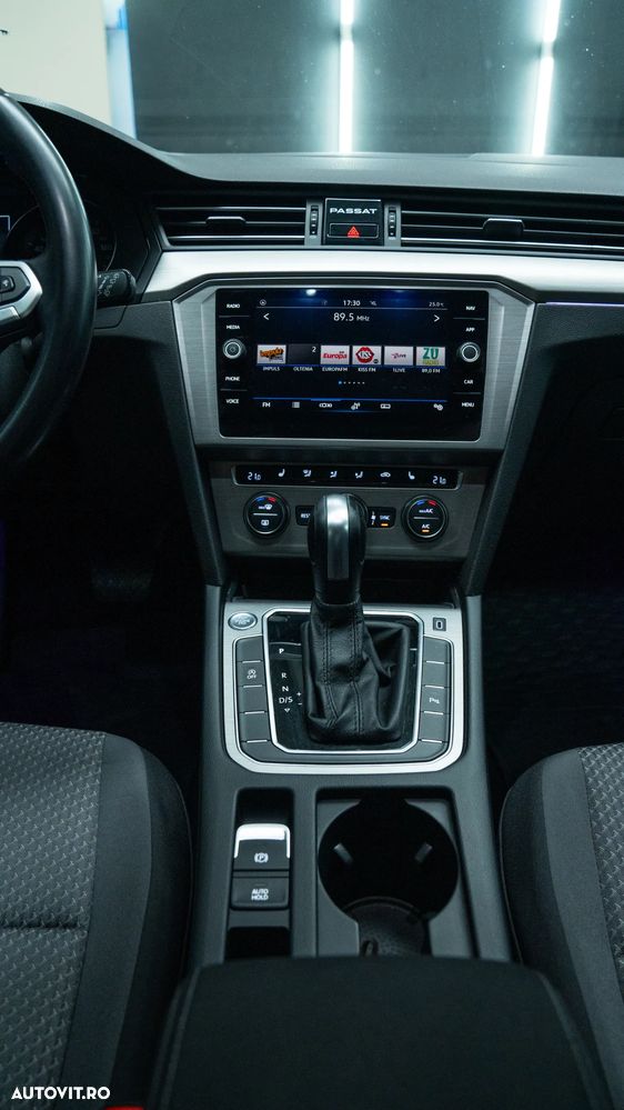 Volkswagen Passat - 12