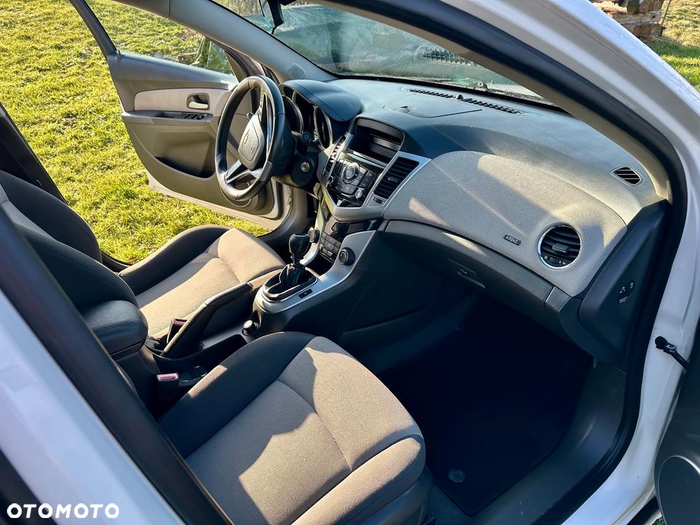 Chevrolet Cruze 1.6 - 8