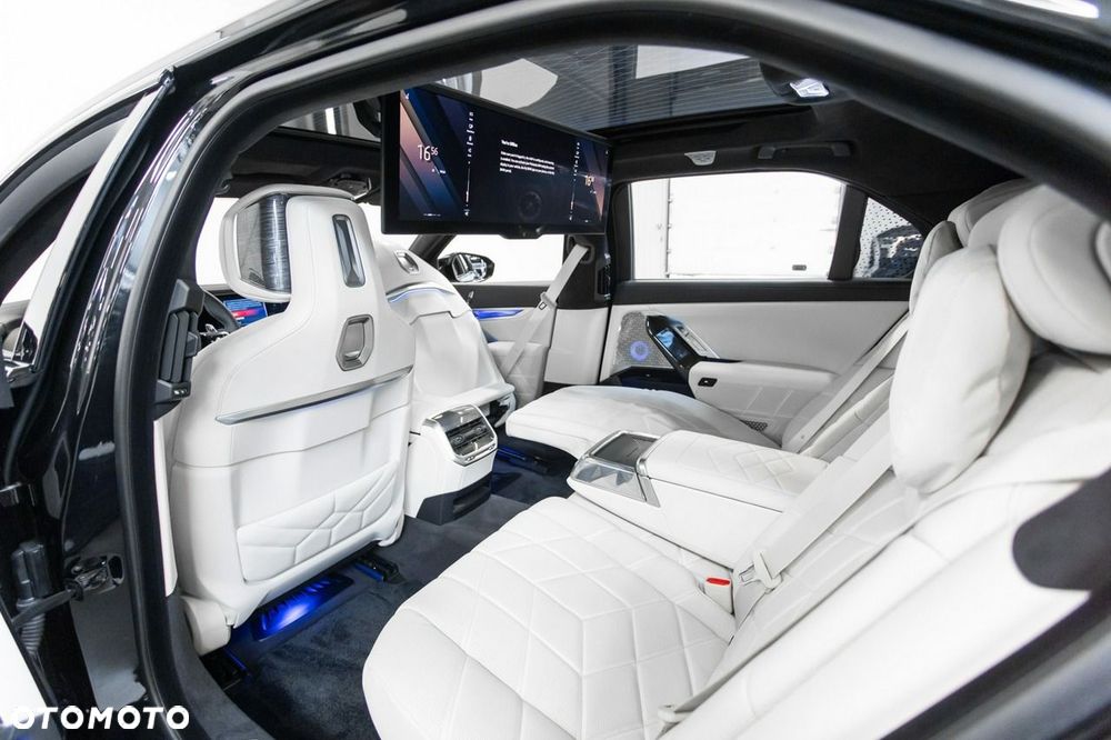 BMW Seria 7 M760e PHEV xDrive Individual Edition sport - 22