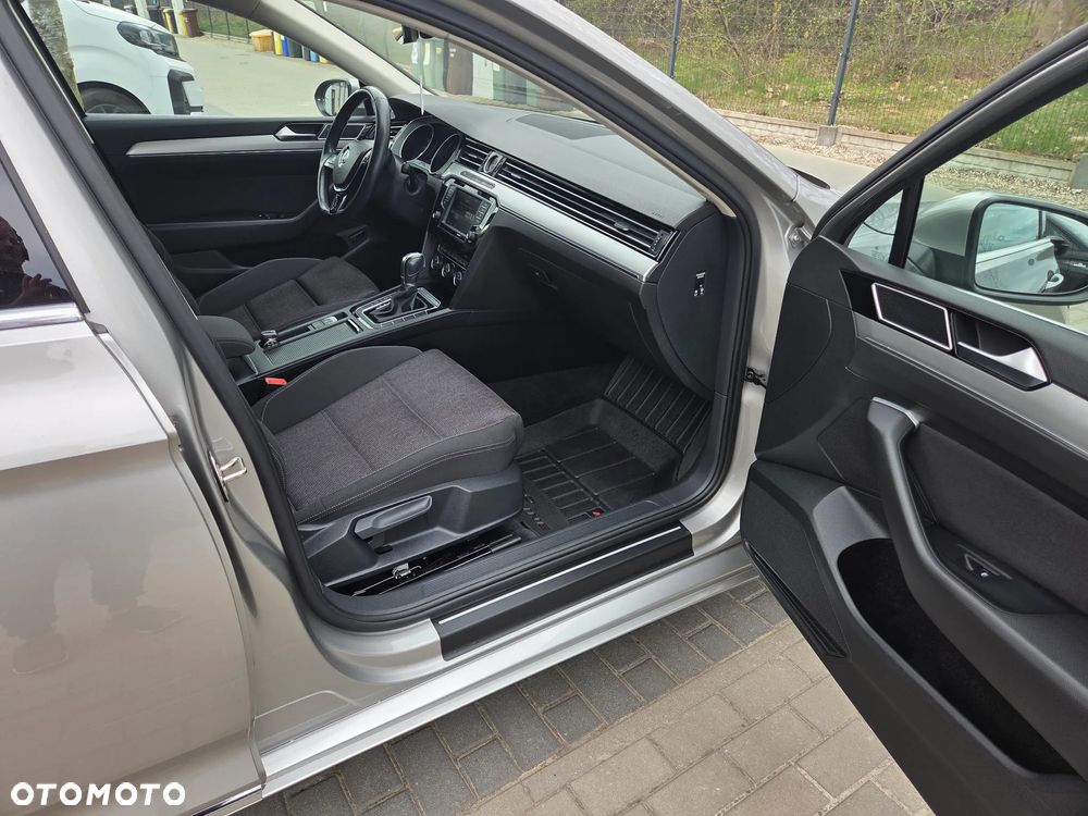 Volkswagen Passat - 4