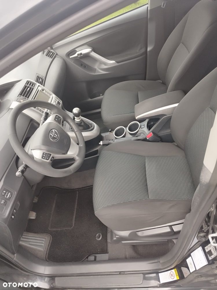 Toyota Verso - 32