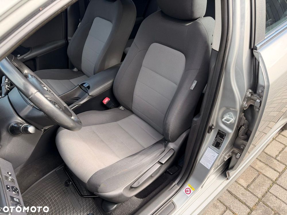 Toyota Avensis 1.6 D-4D Active - 12