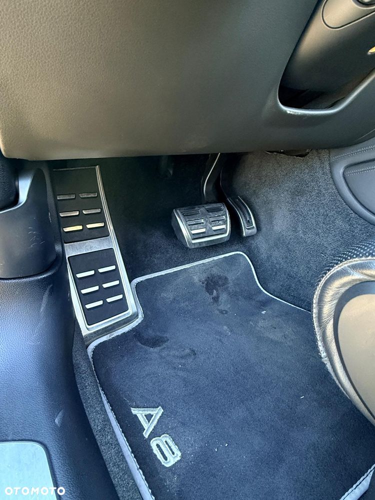 Audi A8 4.2 TDI DPF (clean diesel) quattro tiptronic - 17