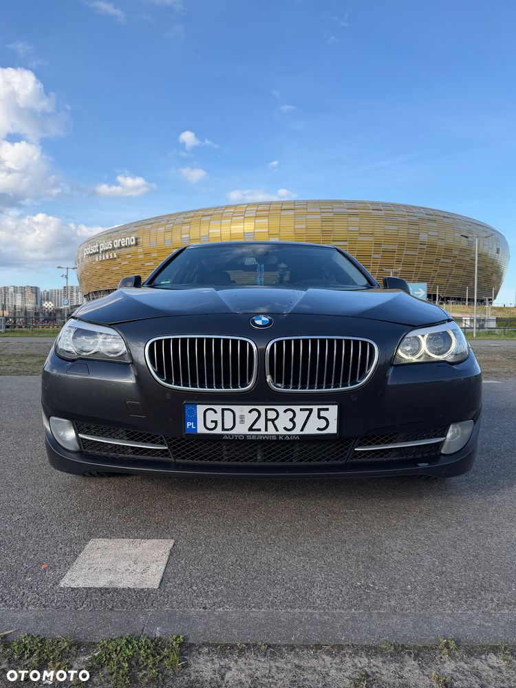 BMW Seria 5 525d xDrive - 14