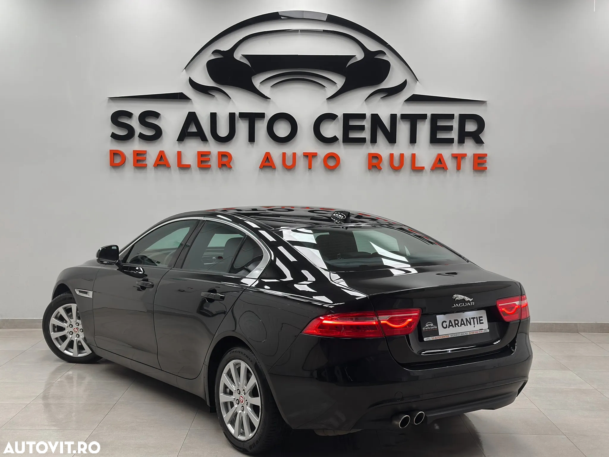 Jaguar XE 2.0 Pure - 4