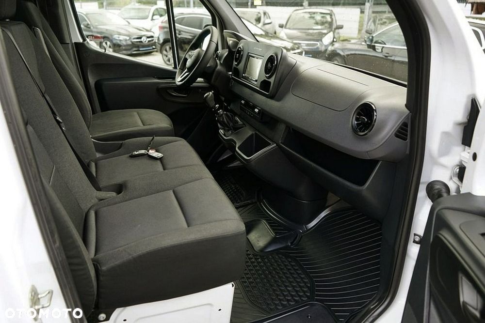 Mercedes-Benz Sprinter - 17