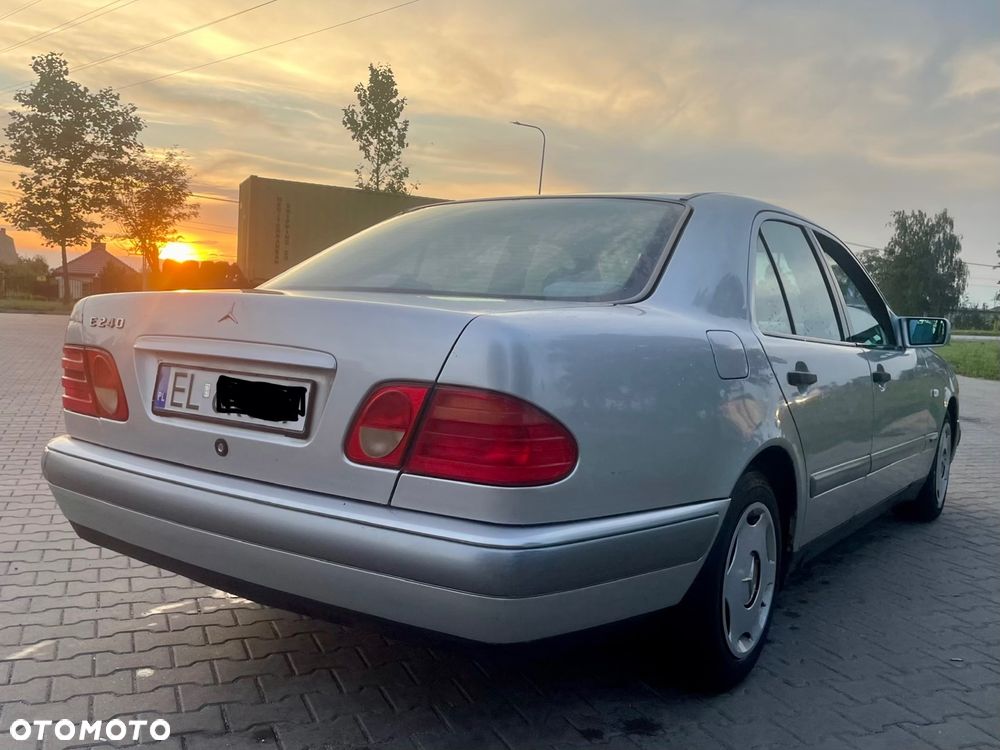 Mercedes-Benz Klasa E 240 Classic - 7