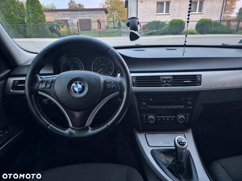 BMW Seria 3 318i - 14