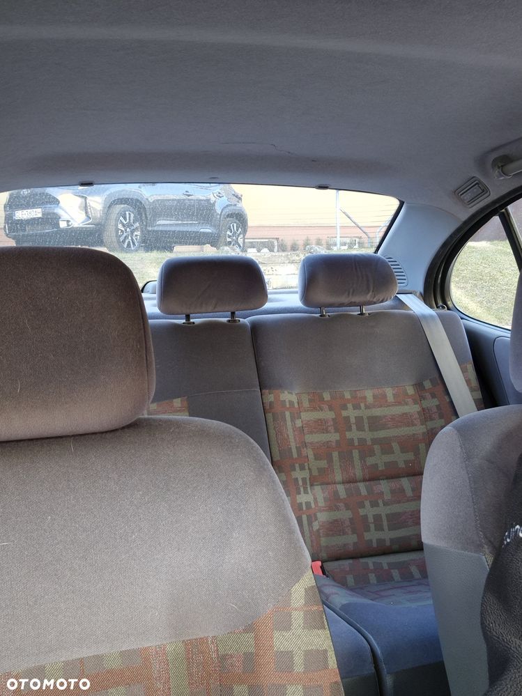 Renault Megane 1.4 RN 16V - 11