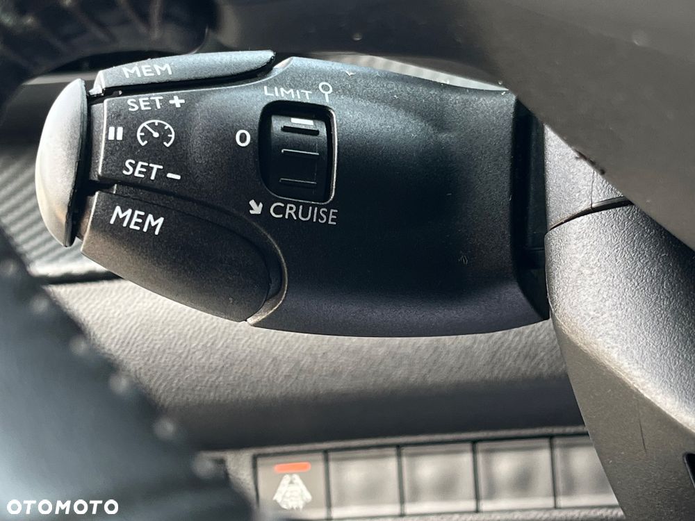 Peugeot 2008 PureTech 130 EAT8 Allure Pack - 24