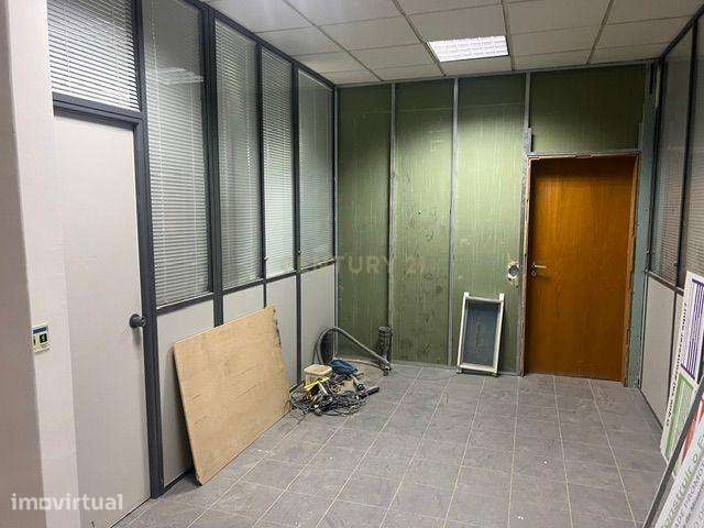 LOJA PARA ARRENDAMENTO - Grande imagem: 2/5