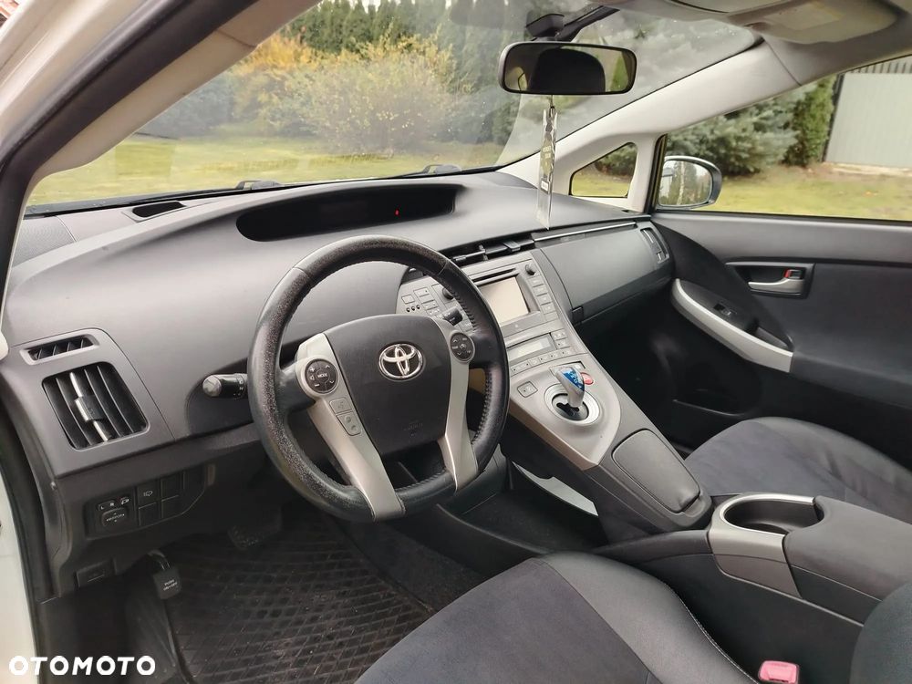 Toyota Prius (Hybrid) Executive - 10