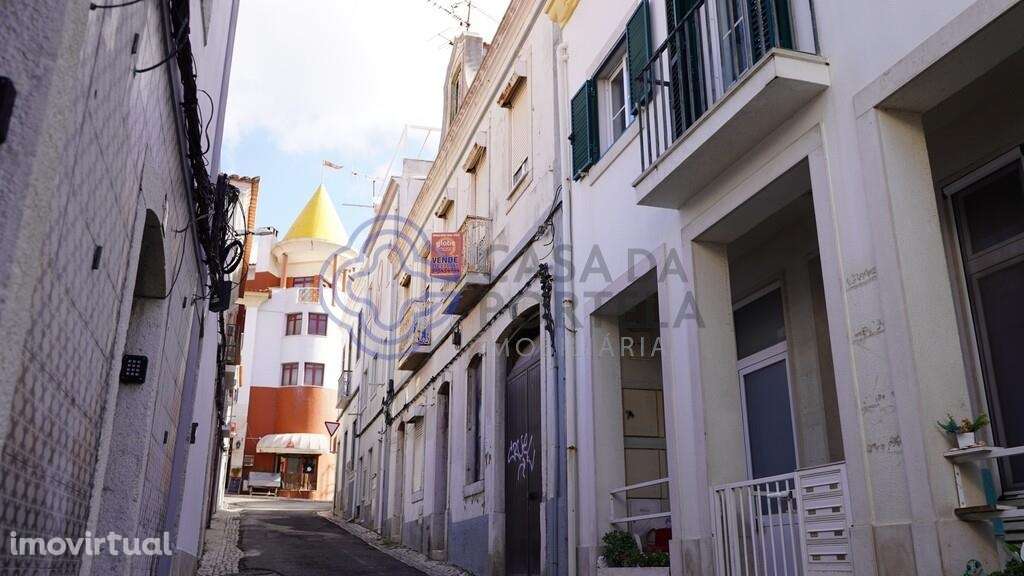 Prédio para Investimento no Centro de Sesimbra a 4 Minutos da Praia - Grande imagem: 2/31