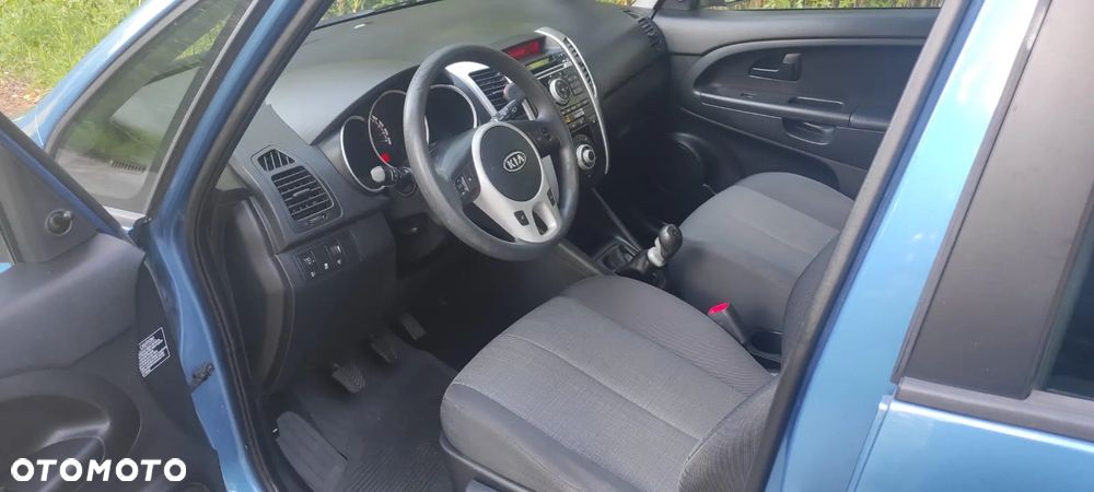 Kia Venga 1.4 CRDi M - 9