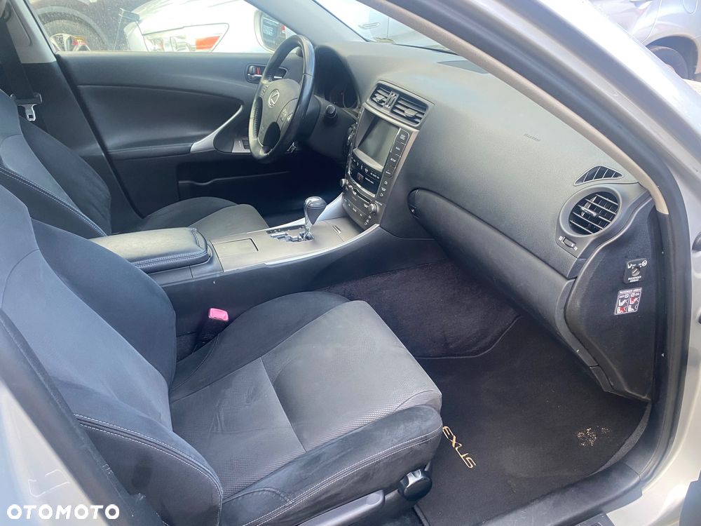 Lexus IS 250 Prestige - 24