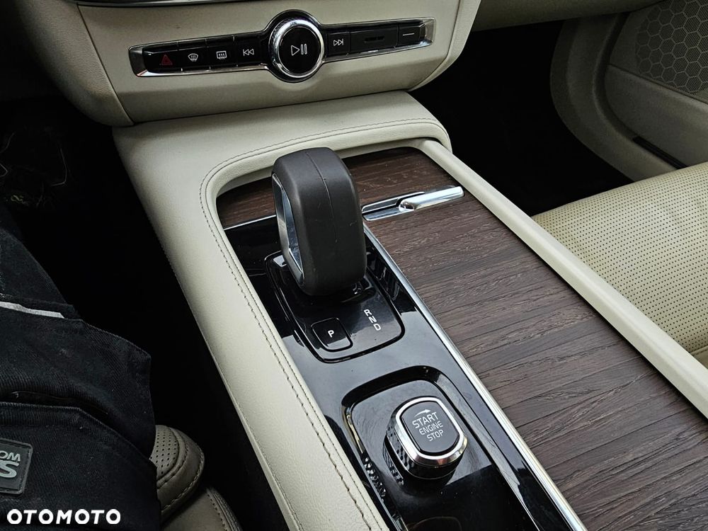 Volvo V90 Cross Country B6 B AWD Pro - 27