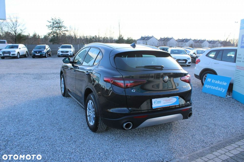 Alfa Romeo Stelvio - 8