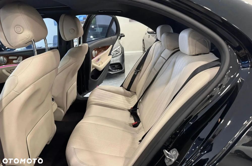 Mercedes-Benz Klasa E 300 9G-TRONIC AMG Line - 9