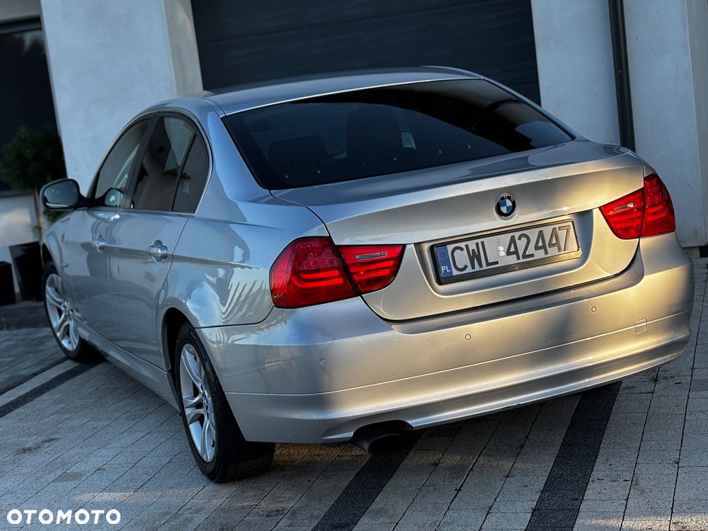 BMW Seria 3 320i - 5