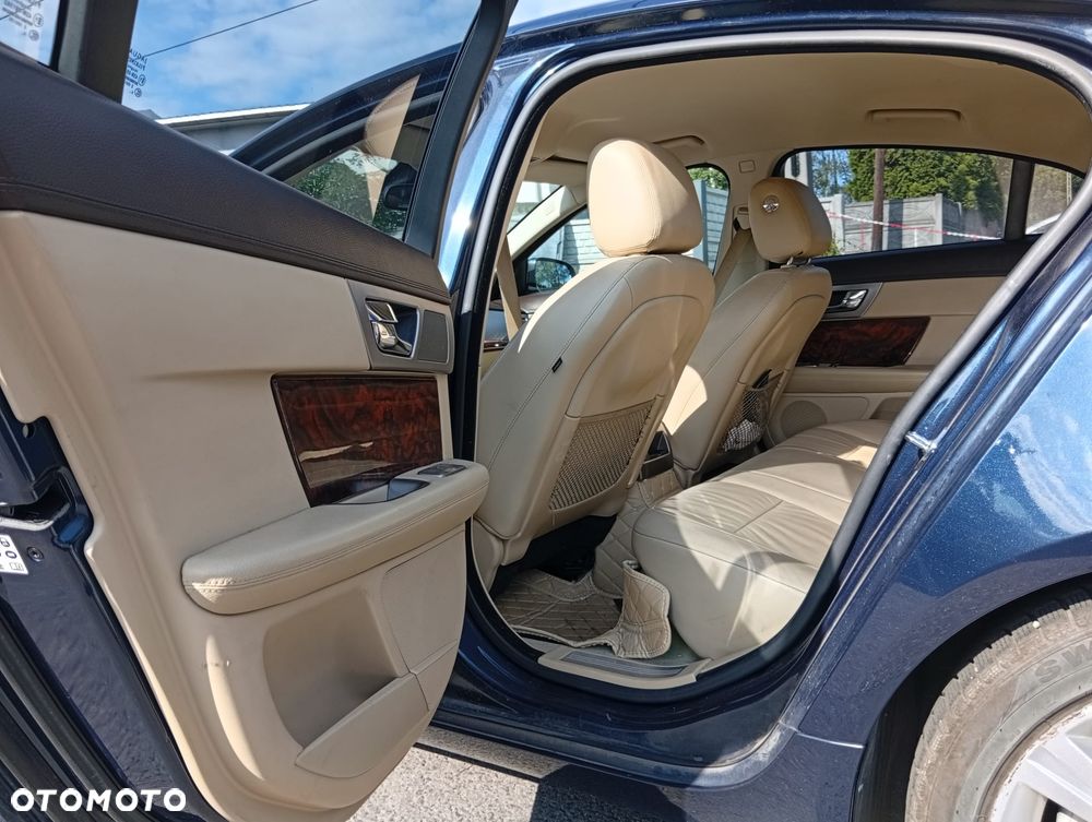 Jaguar XF 3.0 V6 Premium Luxury - 9