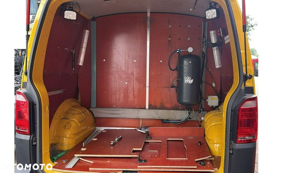 Volkswagen Transporter 2.0 TDI manual furgon serwisówka Sprowadzony - 5