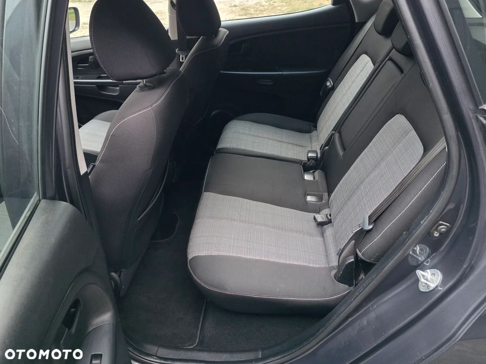 Kia Venga - 14