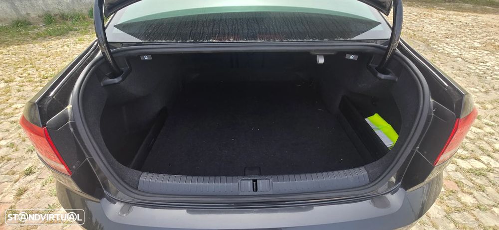 VW Passat 2.0 TDI Elegance - 12