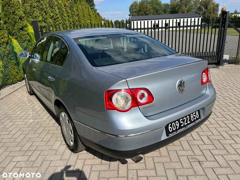 Volkswagen Passat 1.6 FSI Comfortline - 18