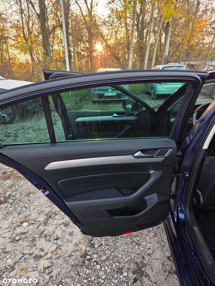 Volkswagen Passat - 10