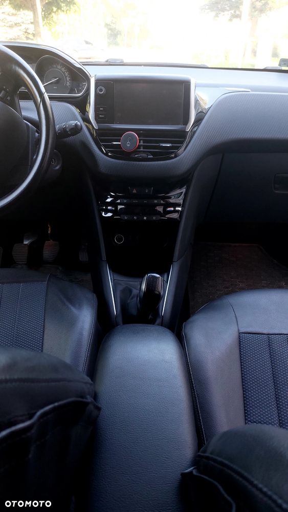 Peugeot 208 1.2 PureTech Allure - 6