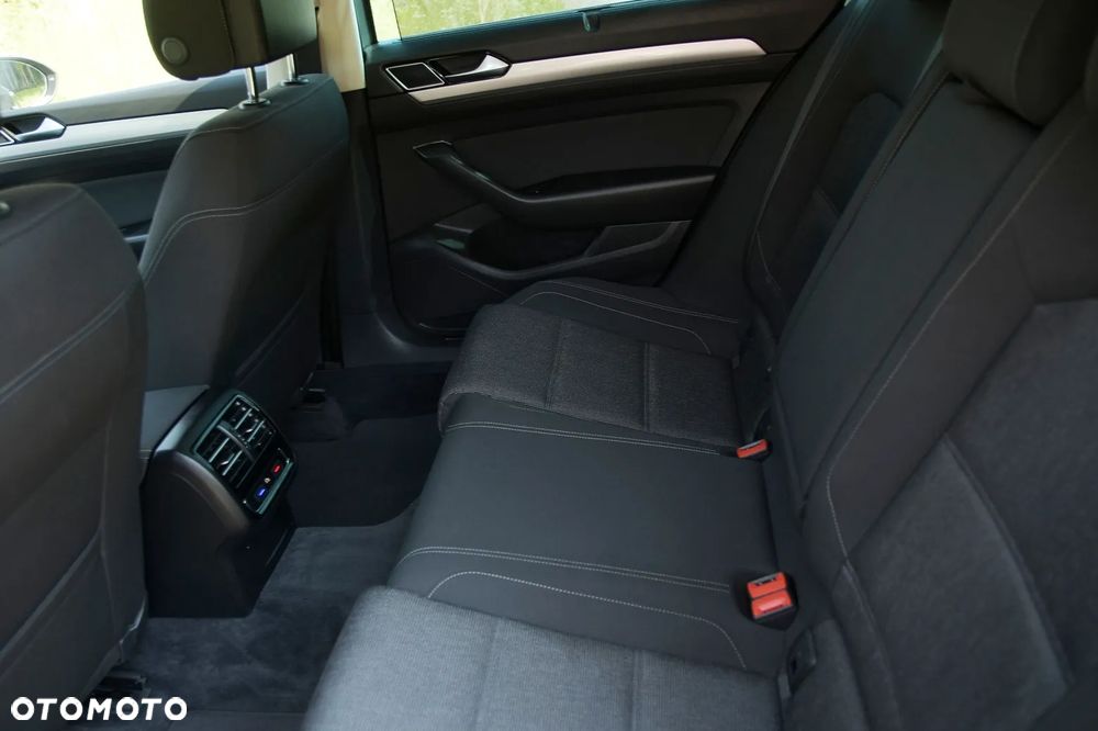 Volkswagen Passat - 28