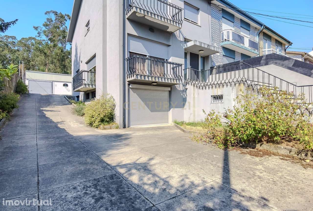 Moradia T4 de 3 Pisos com Garagem Ampla – Senhora da Hora - Grande imagem: 4/30