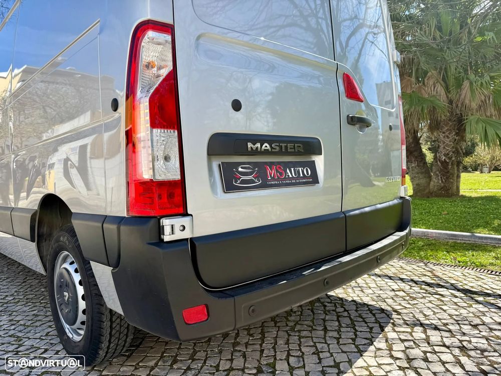 Renault Master 2.3DCI L2H2 135cv 3 Lugares - 29