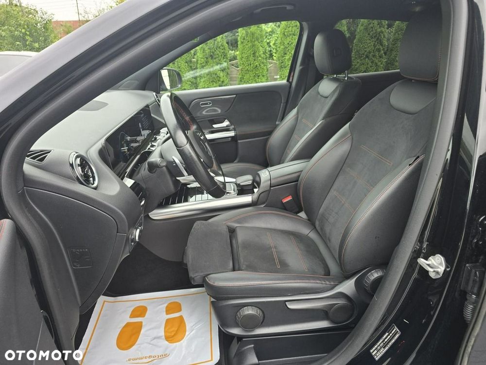 Mercedes-Benz GLA - 12
