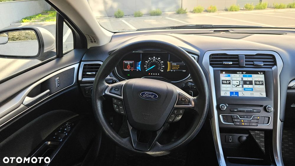 Ford Fusion - 16