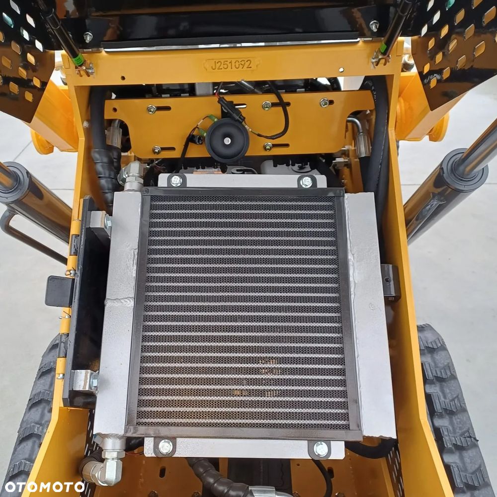 Miniładowarka Gąsienicowa Burtowa WORKMAX 360 SKID-STEER Zestaw (Łyżka + Młot) - 8