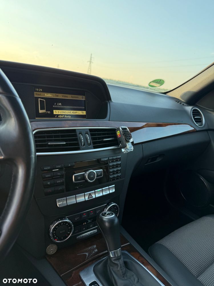 Mercedes-Benz Klasa C 180 BlueEFFICIENCY 7G-TRONIC Elegance - 15