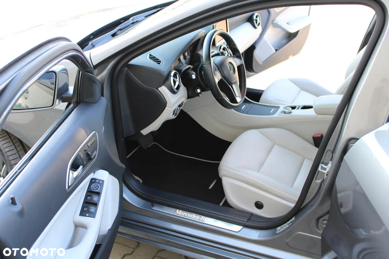 Mercedes-Benz Klasa A 250 4Matic 7G-DCT Urban - 23