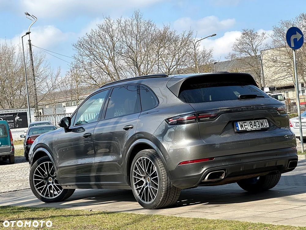 Porsche Cayenne - 4