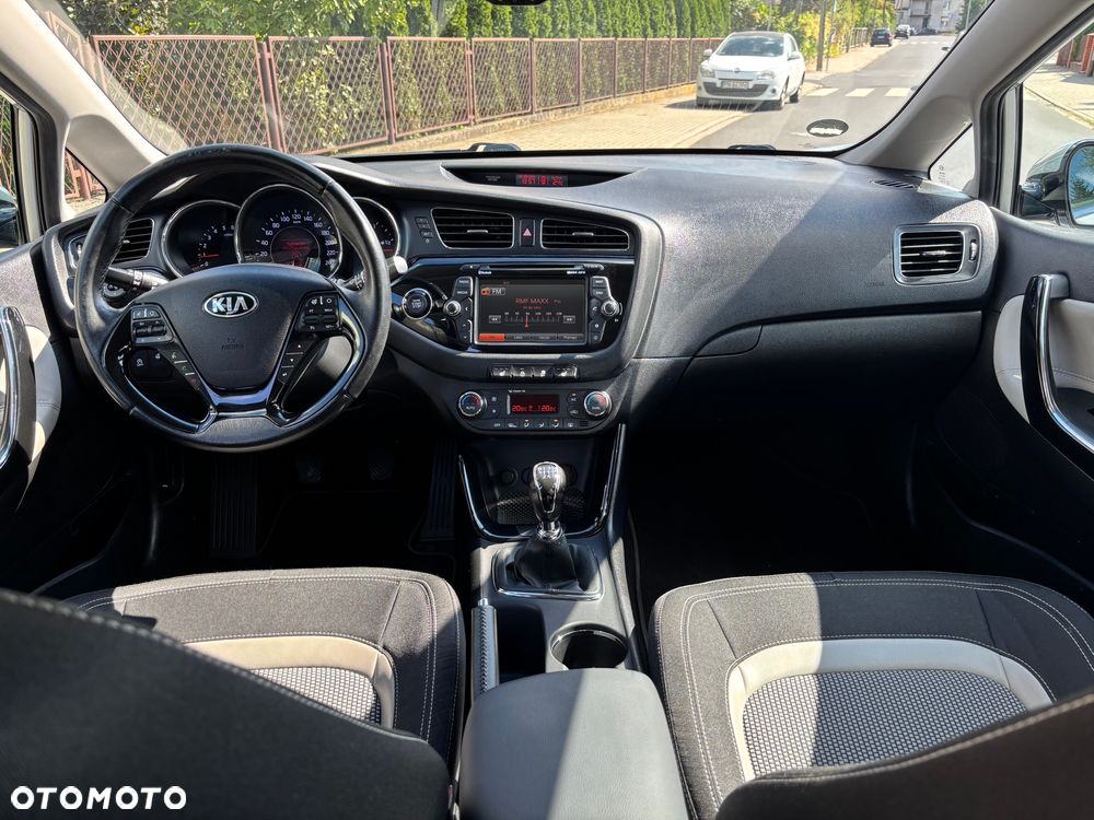Kia Ceed 1.6 CRDi 128 ISG SW Spirit - 13